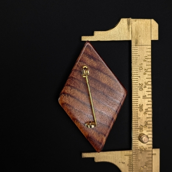 Vintage Wooden Brooch and Earrings Set - C Clasp and Clip ons - Picture 7 of 9